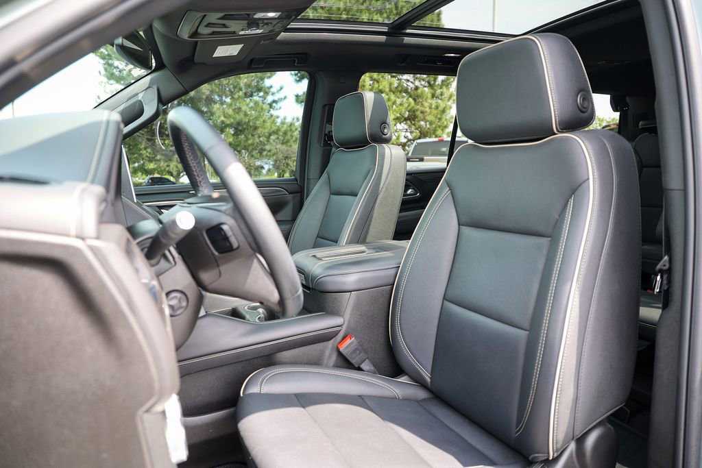 Used 2024 GMC Yukon SLT w/ SLT Luxury Package AWD/4WD image 40