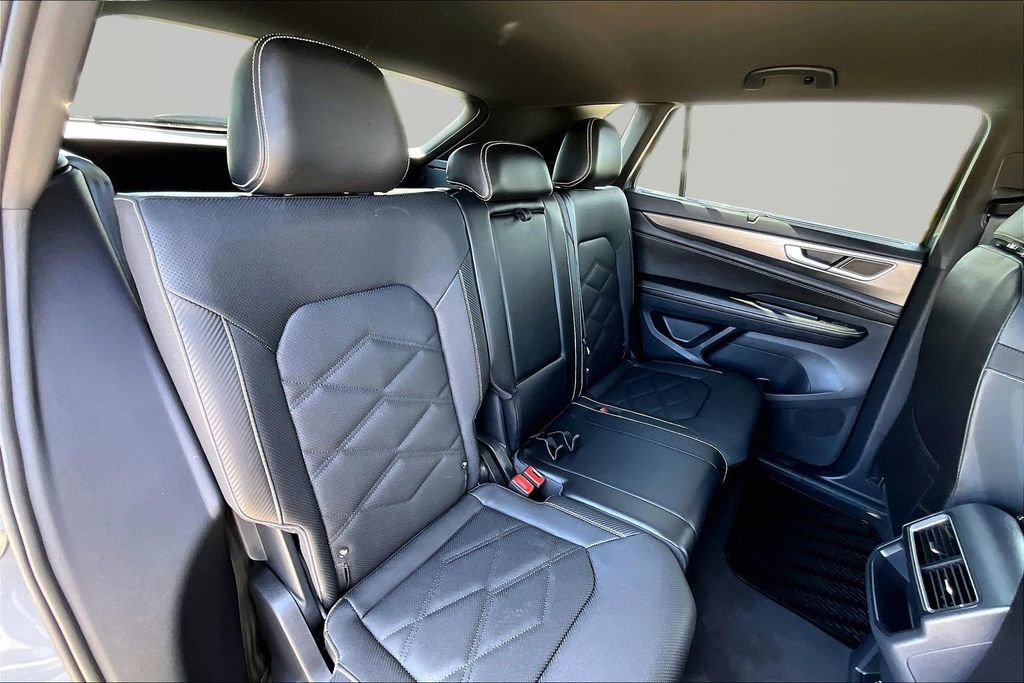 Used 2024 Volkswagen Atlas Cross Sport SE AWD/4WD image 27