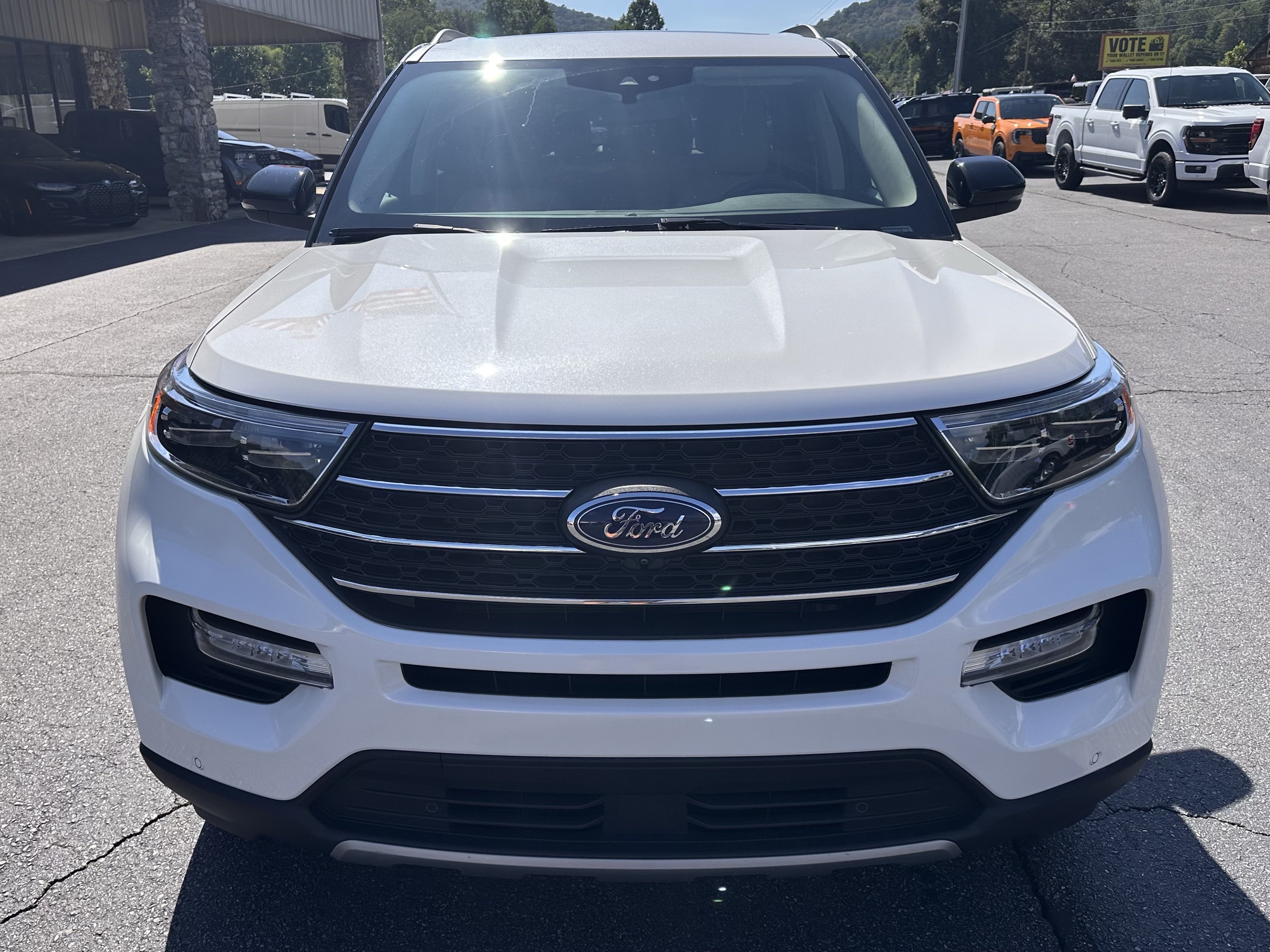 Certified 2023 Ford Explorer XLT w/ Equipment Group 202A AWD/4WD image 3