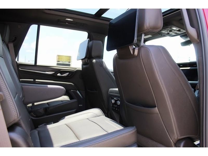 Used 2024 GMC Yukon Denali w/ Advanced Technology Package AWD/4WD image 18