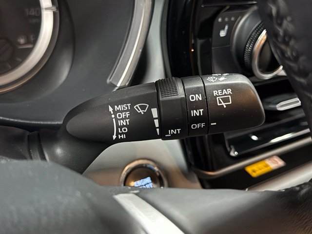 Used 2023 Toyota Highlander XLE FWD image 19