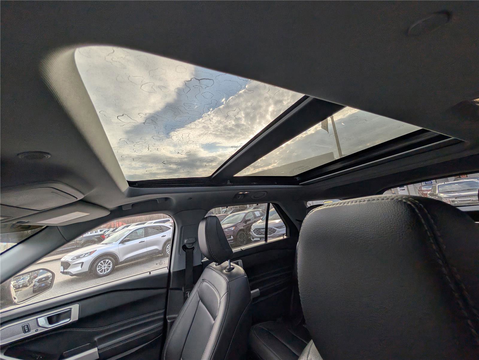 Certified 2022 Ford Explorer Limited w/ Hybrid Equipment Group 310A image 23