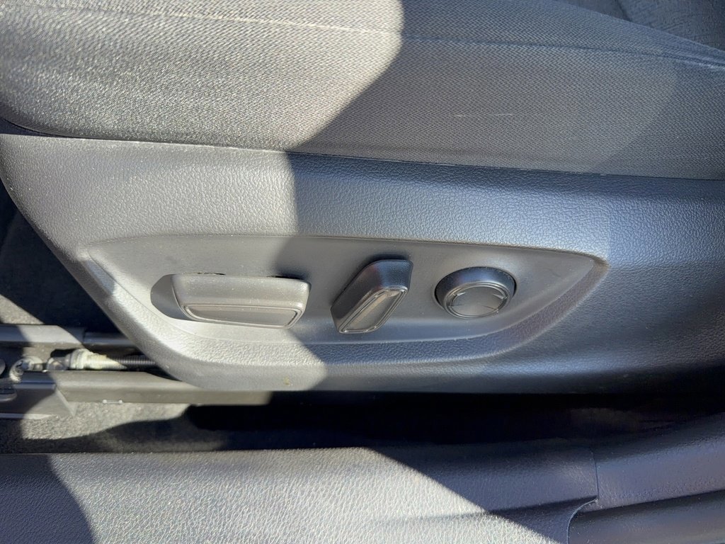 Used 2022 Toyota Camry LE image 32