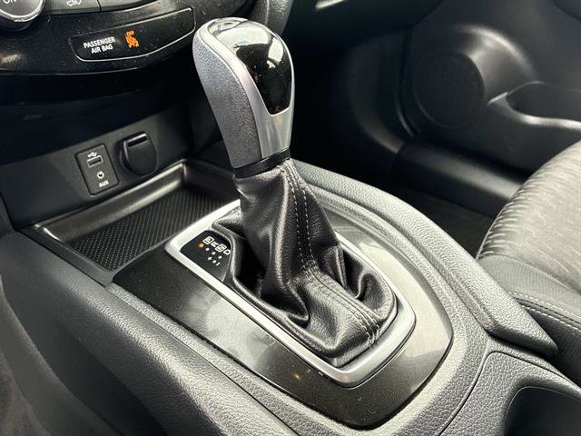 Used 2017 Nissan Rogue SV w/ SV Premium Package image 29