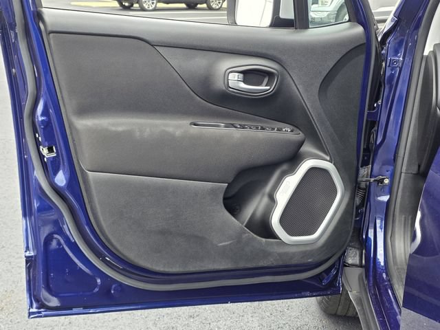 Used 2021 Jeep Renegade Latitude FWD image 15