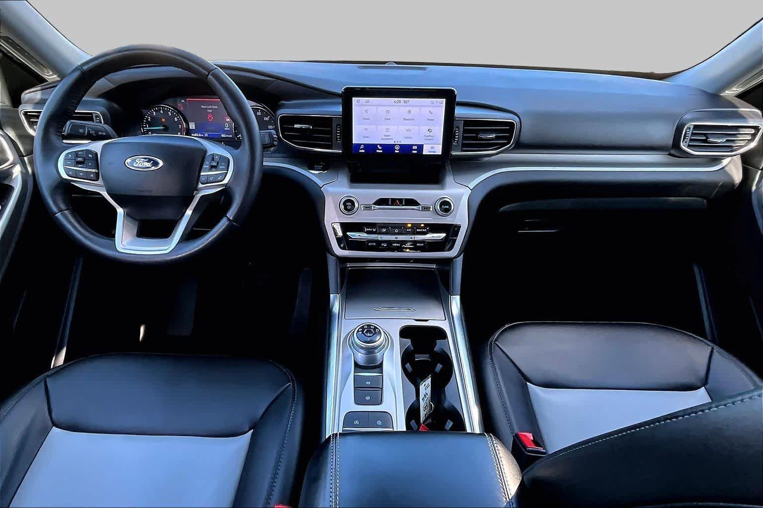 Certified 2024 Ford Explorer XLT RWD image 16