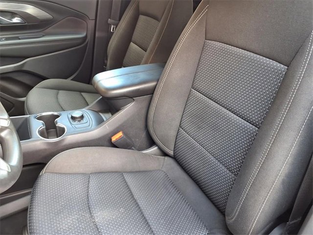 Used 2023 GMC Terrain SLE image 8