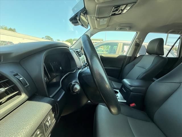 Used 2024 Toyota 4Runner SR5 Premium AWD/4WD image 25