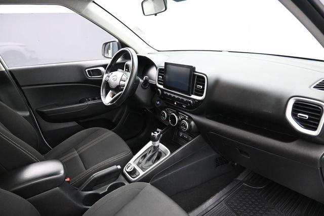 Used 2024 Hyundai Venue SEL FWD image 30