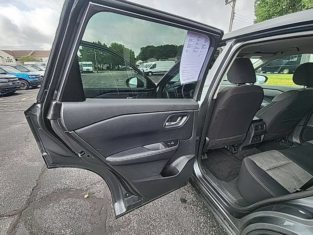Used 2024 Nissan Rogue SV AWD/4WD image 17