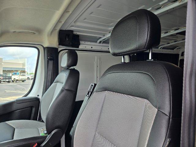 Used 2025 RAM ProMaster 2500 w/ Convenience Group FWD image 17