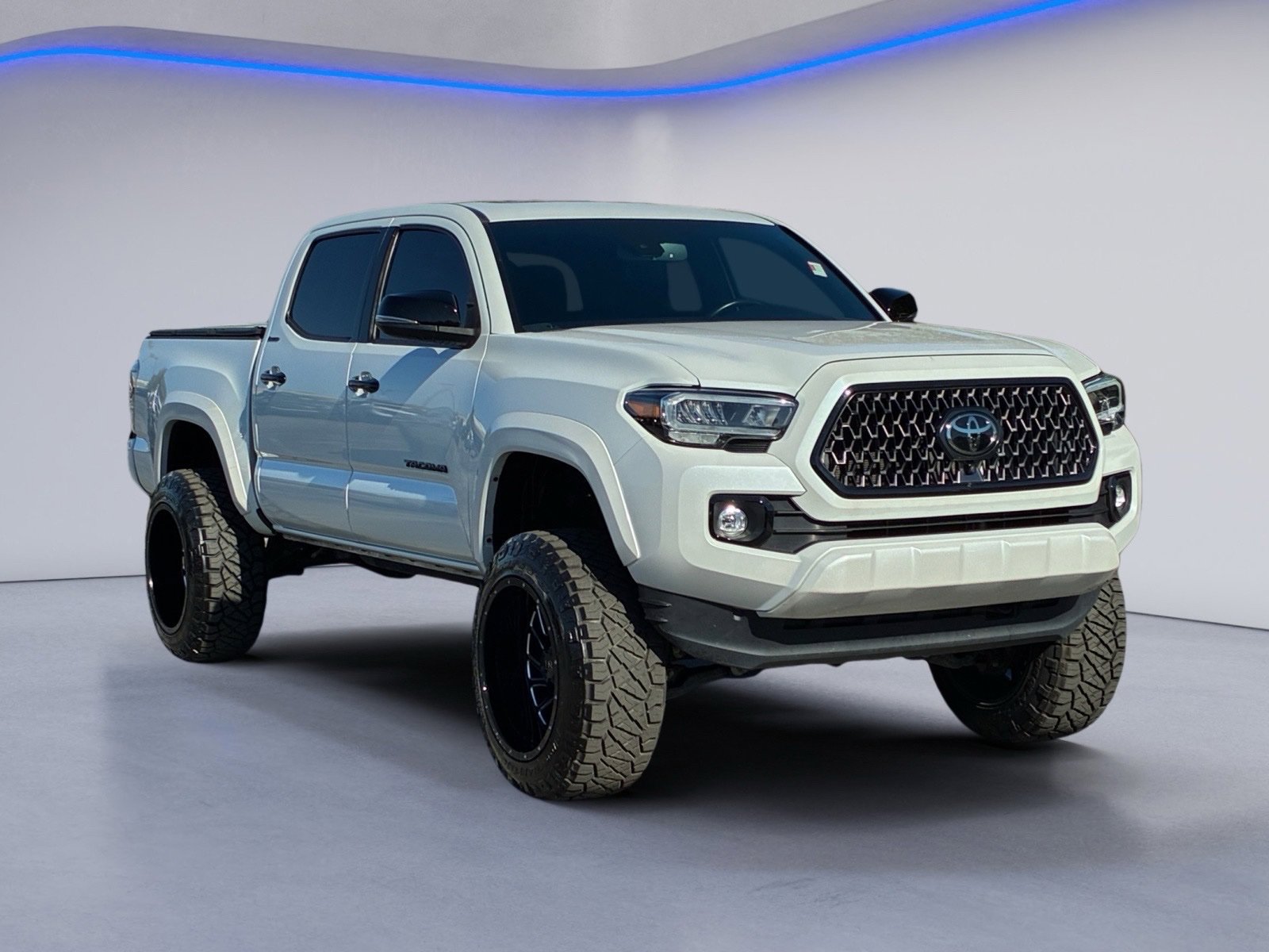 Used 2023 Toyota Tacoma Limited w/ Nightshade Package AWD/4WD image 5