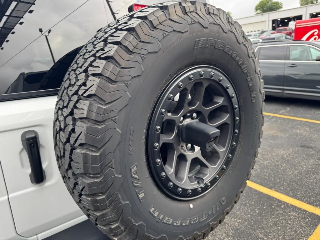 Used 2022 Jeep Wrangler Unlimited Rubicon w/ Xtreme Recon 35" Tire Package AWD/4WD image 9