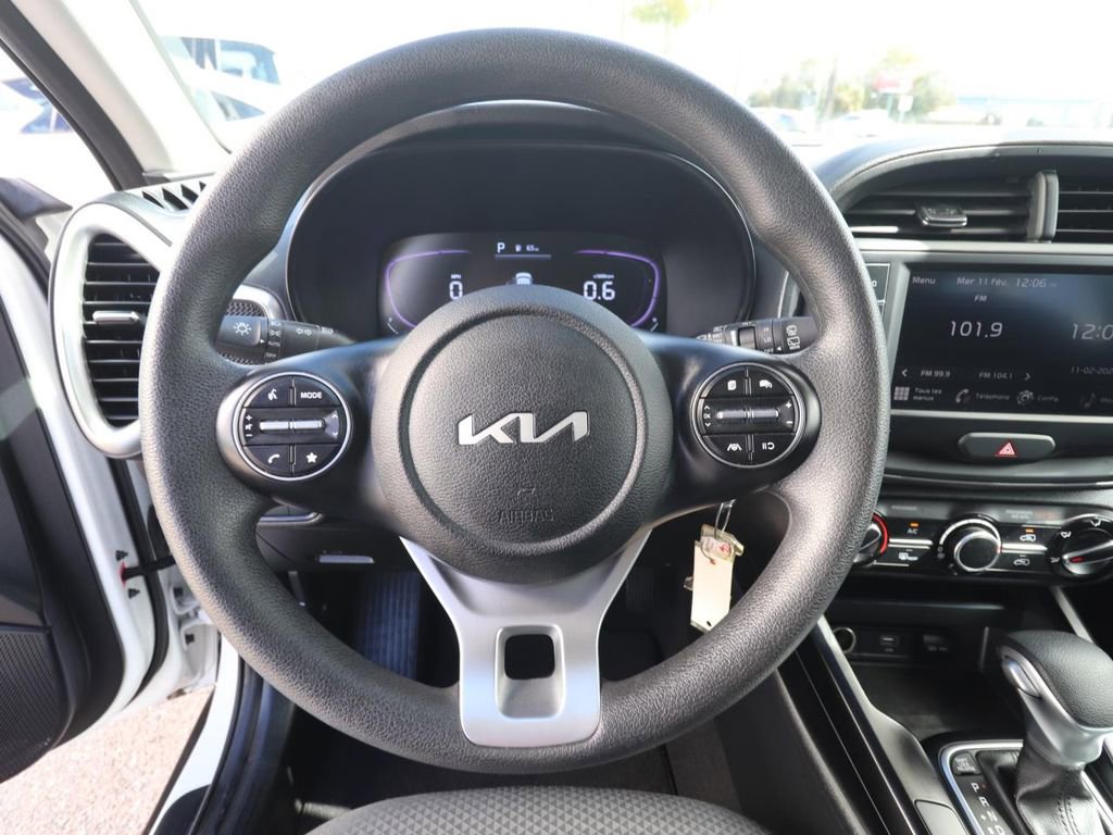 Used 2025 Kia Soul LX w/ LX Technology Package image 17
