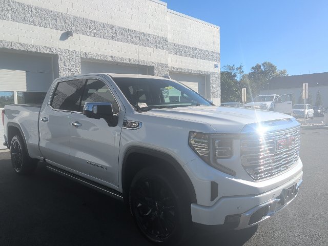 Used 2022 GMC Sierra 1500 Denali w/ Denali Reserve Package AWD/4WD image 7