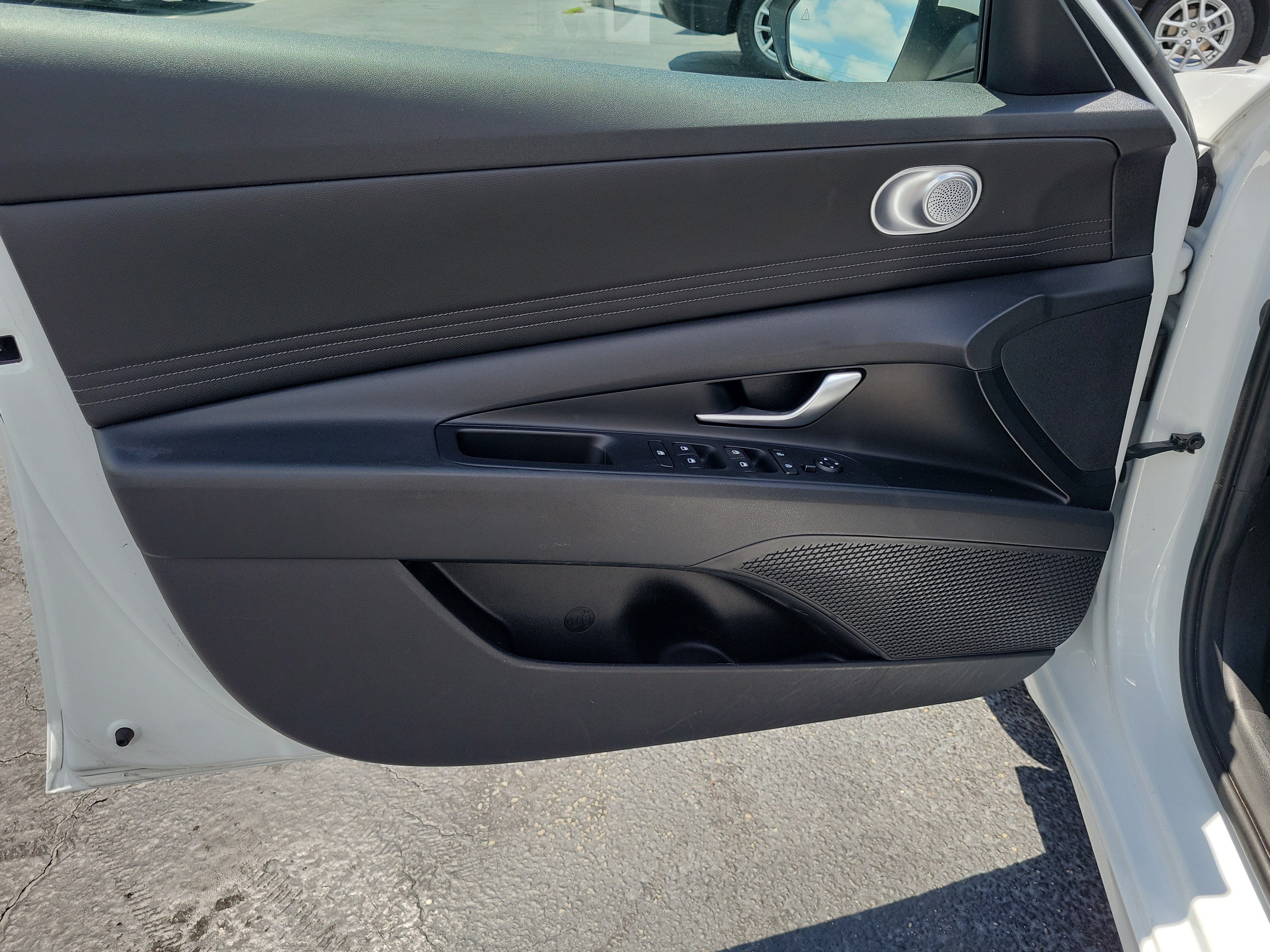 Used 2022 Hyundai Elantra SEL w/ Convenience Package FWD image 17