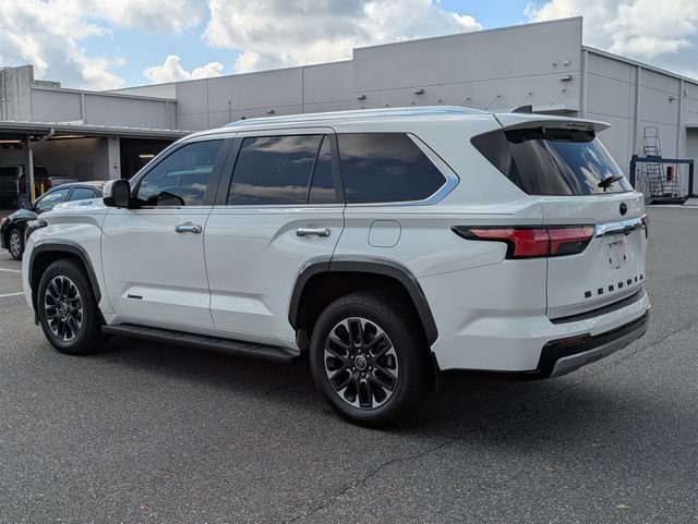 Used 2024 Toyota Sequoia Limited w/ Tow Technology Package AWD/4WD image 5