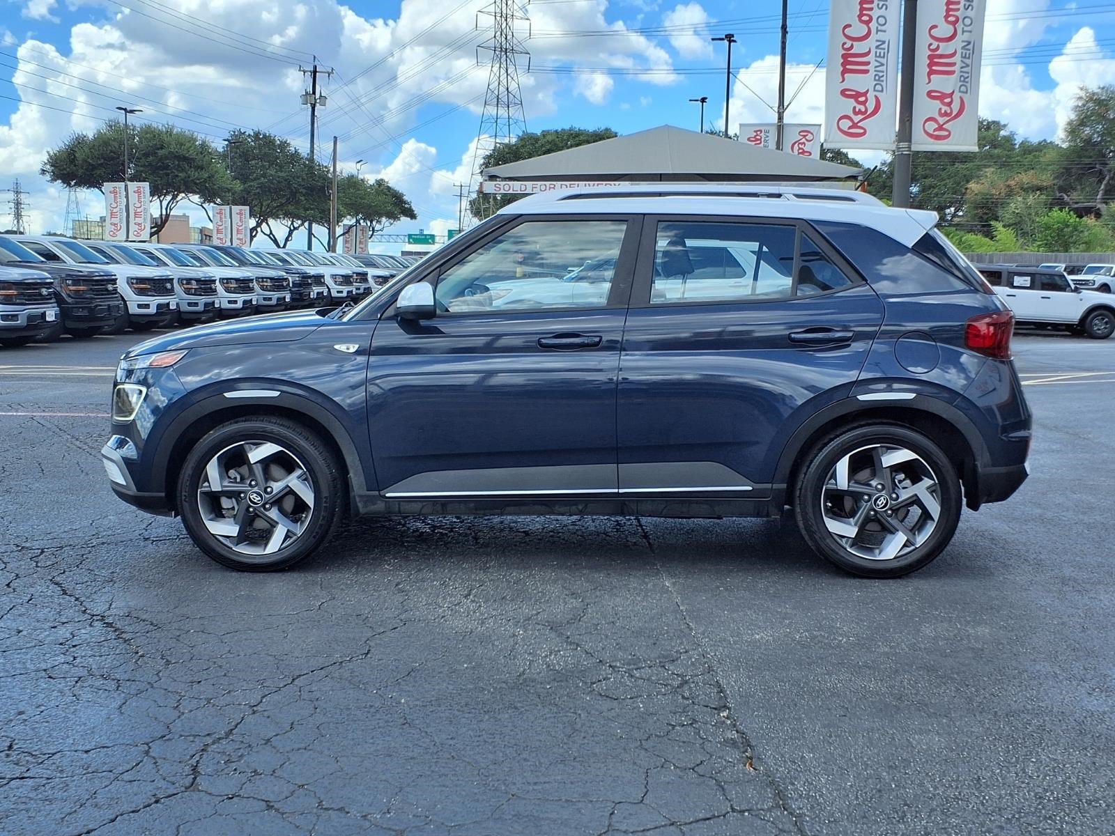 Used 2025 Hyundai Venue Limited FWD image 9