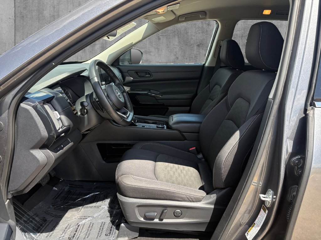 Used 2024 Nissan Pathfinder SV AWD/4WD image 11