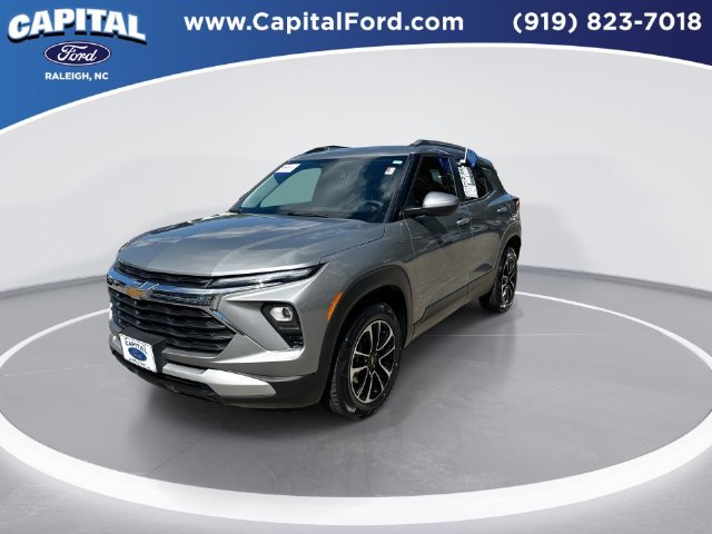 Used 2025 Chevrolet TrailBlazer LT w/ Convenience Package AWD/4WD image 4