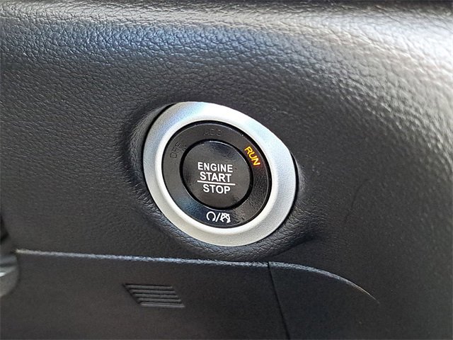 Used 2021 Chrysler Pacifica Touring-L w/ Uconnect Theater Family Group image 18