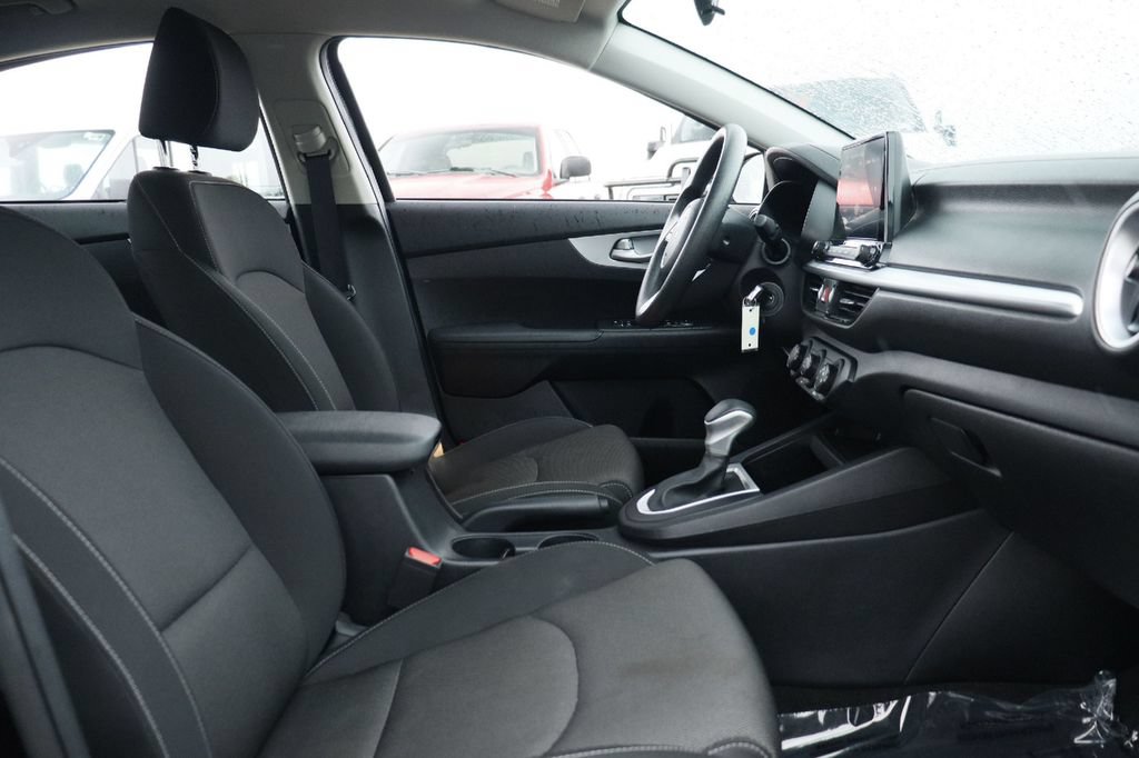 Used 2024 Kia Forte LXS FWD image 16