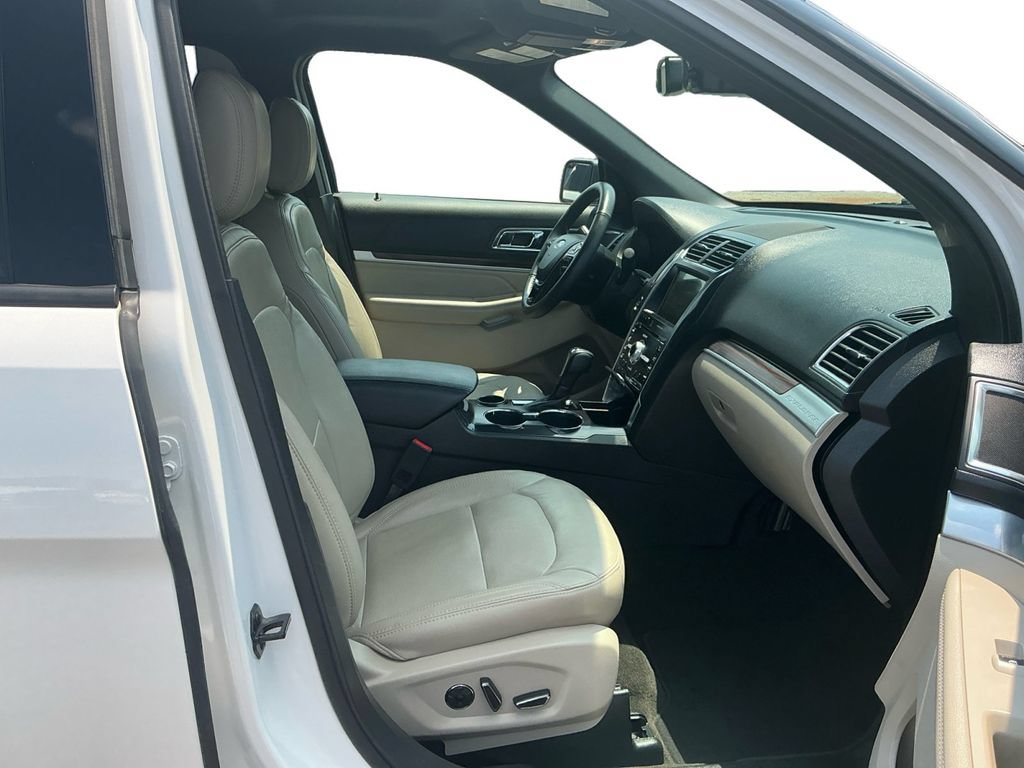 Certified 2018 Ford Explorer Limited w/ Equipment Group 301A FWD image 22