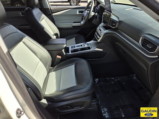 Certified 2023 Ford Explorer XLT w/ Equipment Group 202A RWD image 17