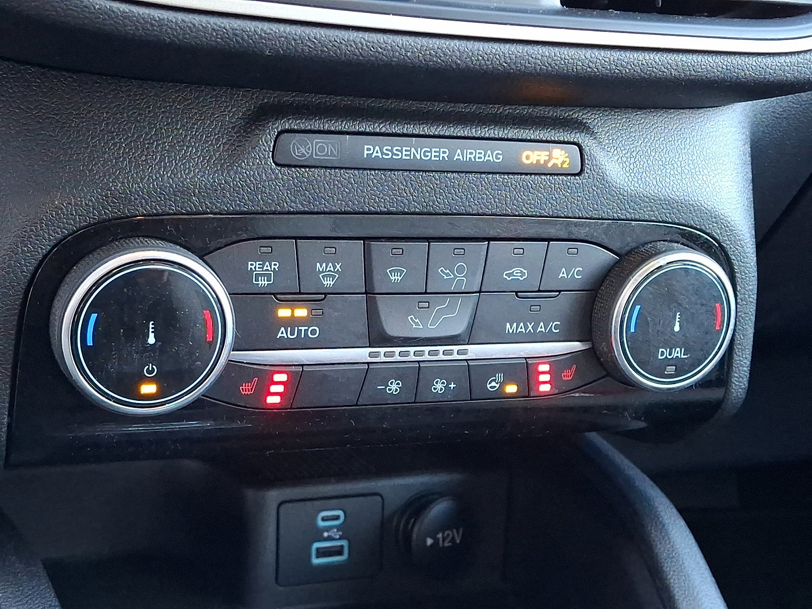 Certified 2022 Ford Escape SE w/ SE Sport Appearance Package image 20