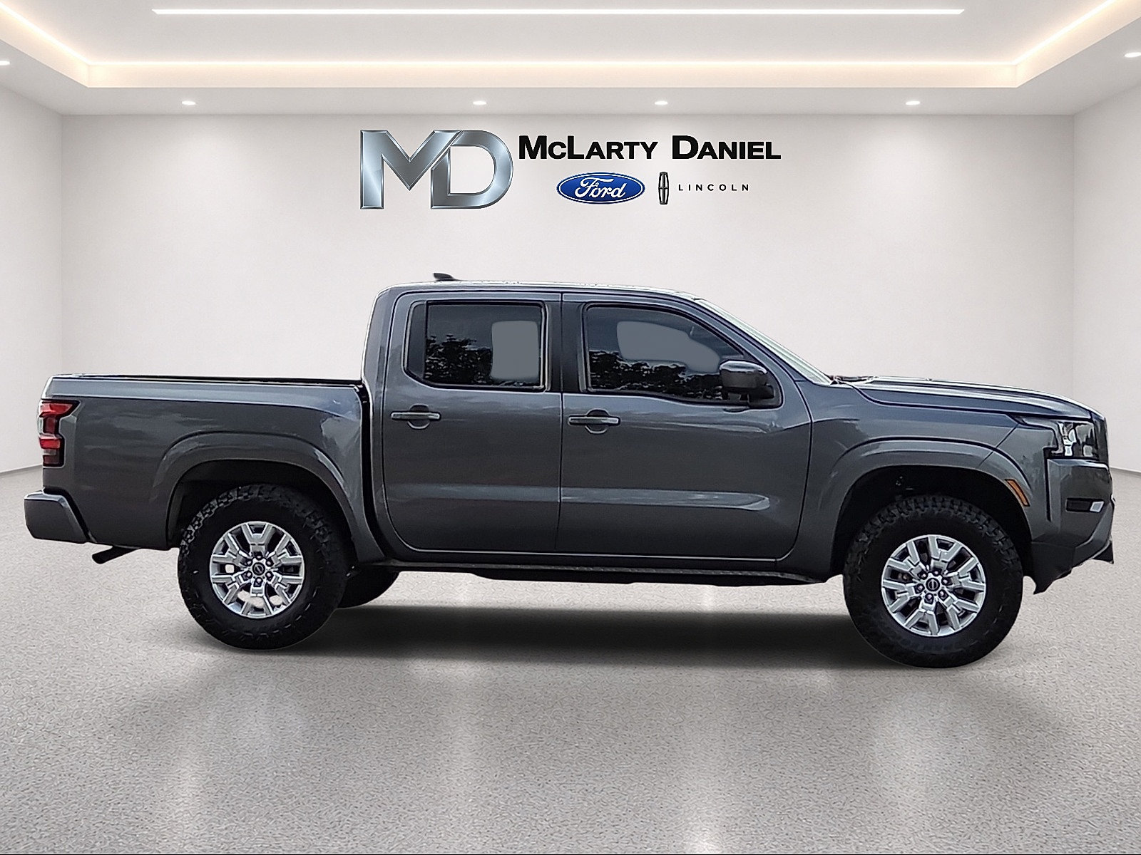 Used 2023 Nissan Frontier SV AWD/4WD image 6