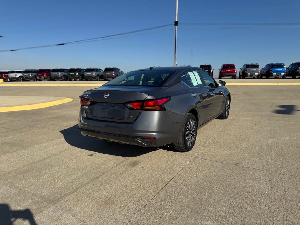 Used 2025 Nissan Altima 2.5 SV AWD/4WD image 5