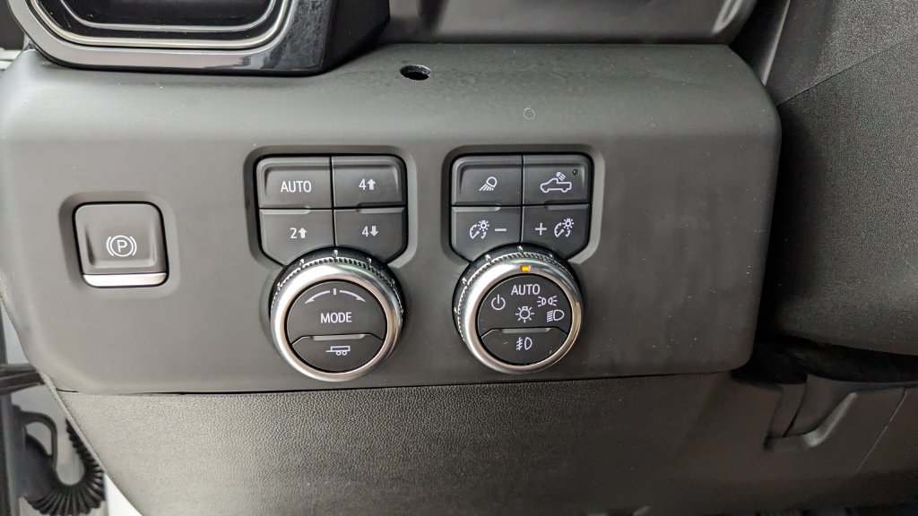 Used 2024 GMC Sierra 3500 AT4 w/ AT4 Premium Plus Package AWD/4WD image 22