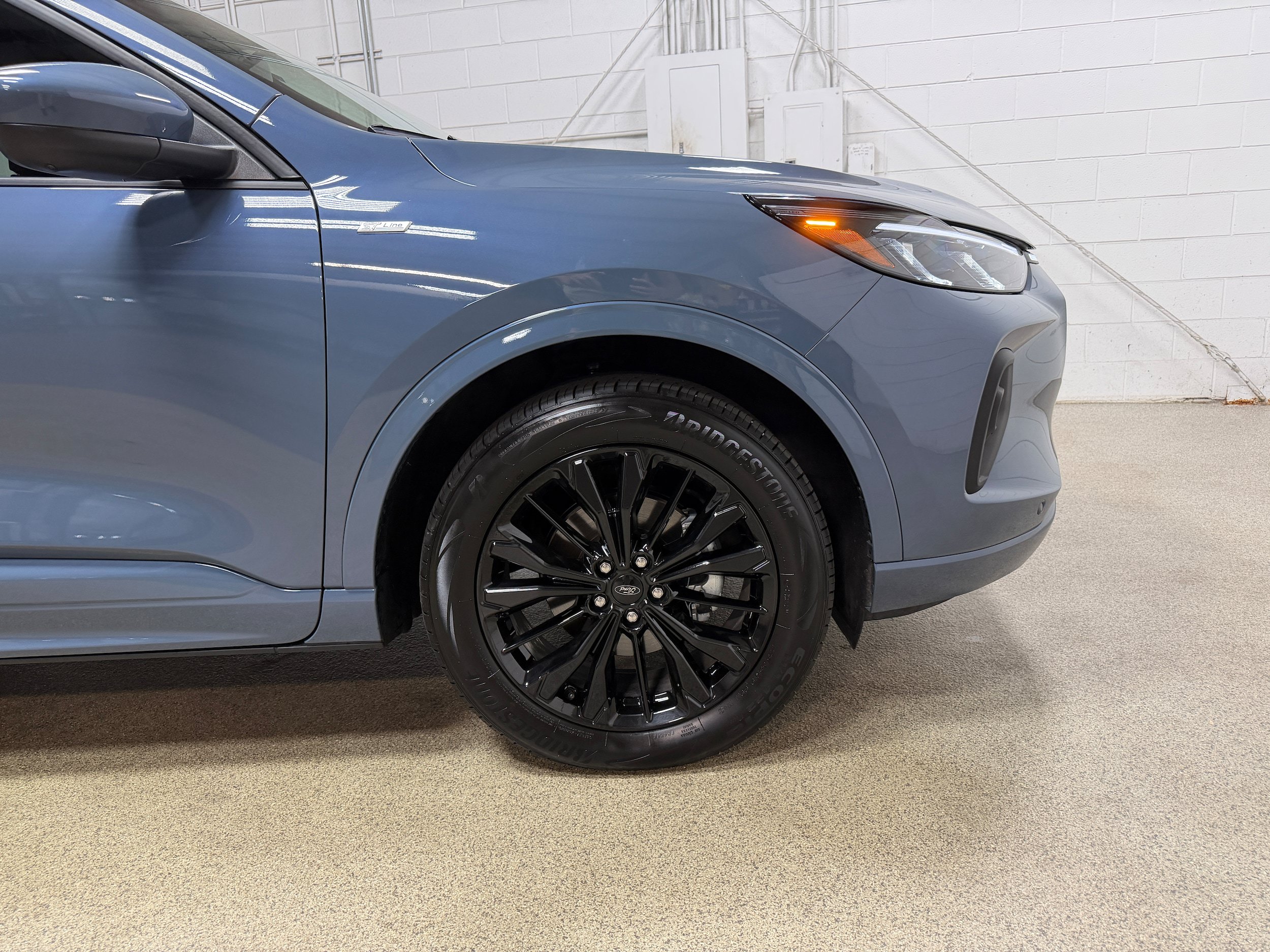 Certified 2025 Ford Escape ST-Line Elite w/ Premium Technology Package AWD/4WD image 25