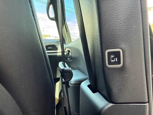 Used 2025 Chrysler Pacifica Select FWD image 34