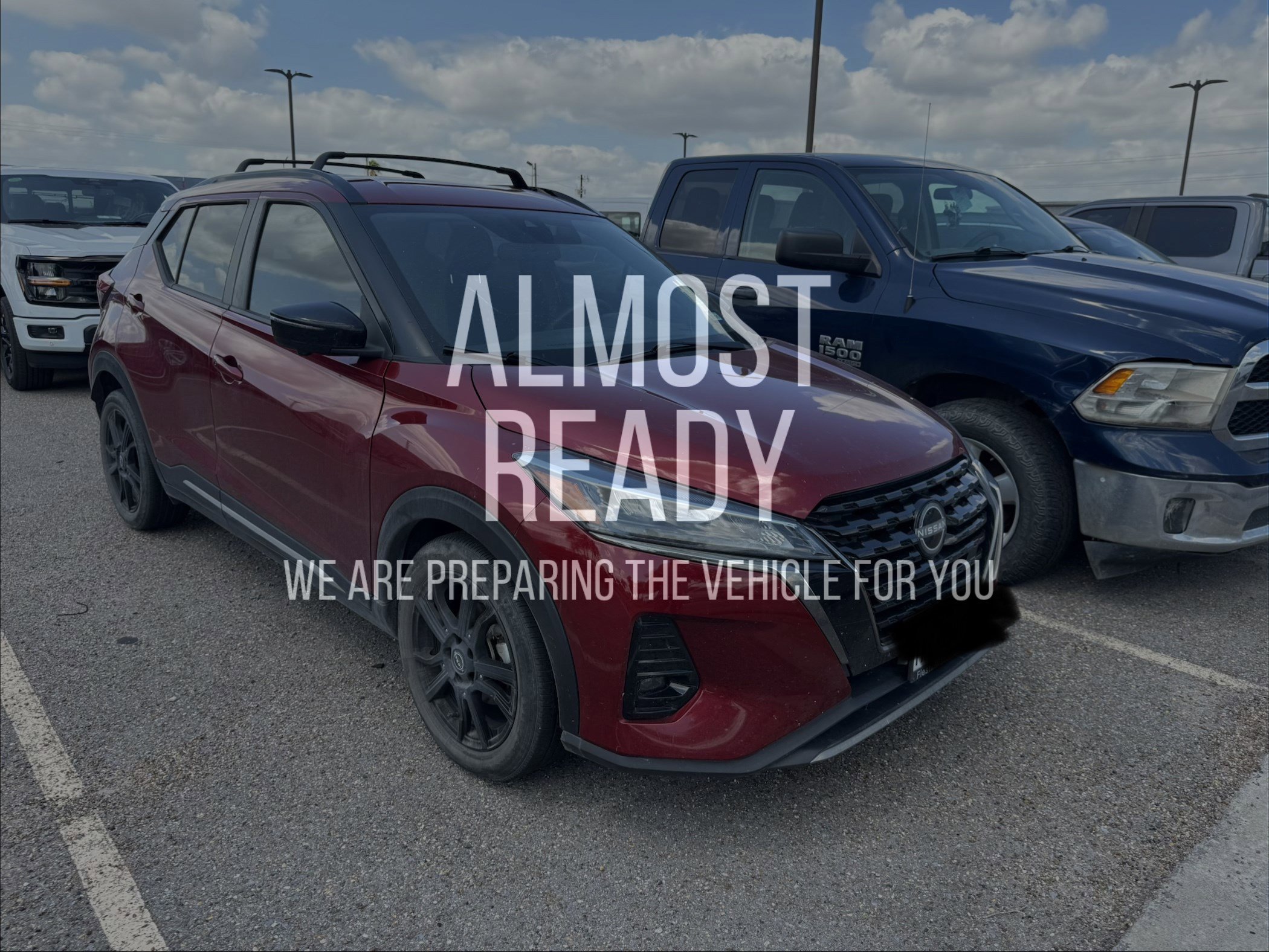 Used 2023 Nissan Kicks SR w/ Exterior Package FWD image 5