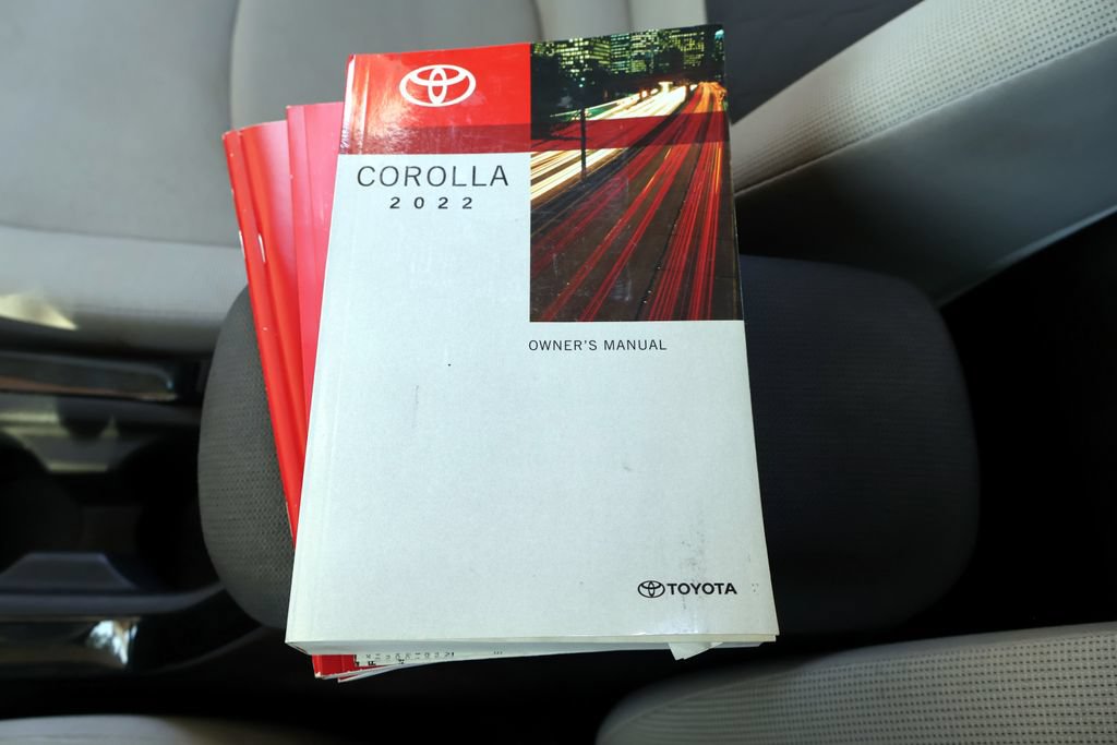 Used 2022 Toyota Corolla LE FWD image 34