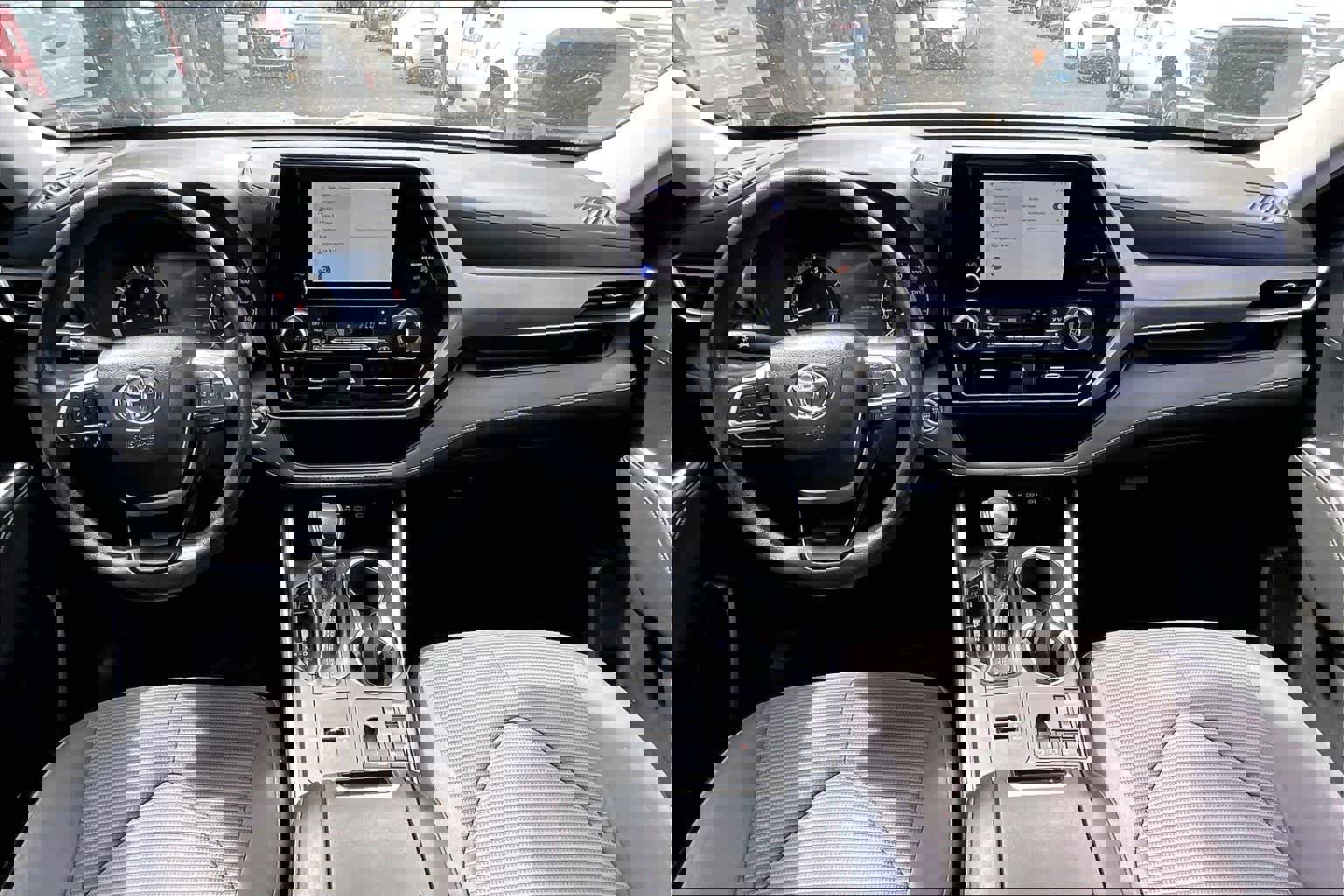 Used 2023 Toyota Highlander L FWD image 12