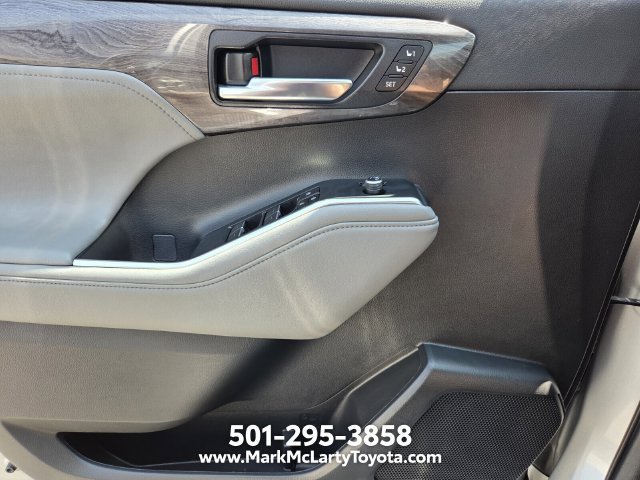 Used 2023 Toyota Highlander Limited FWD image 28