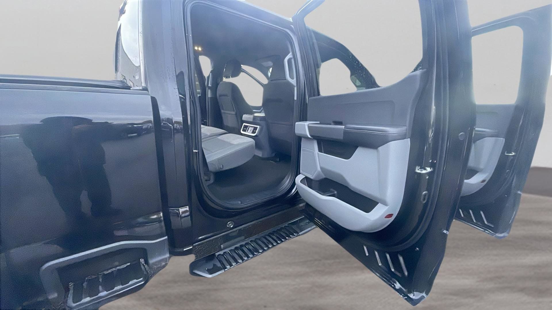 Certified 2025 Ford F450 XLT w/ 360-Degree Camera Package image 18