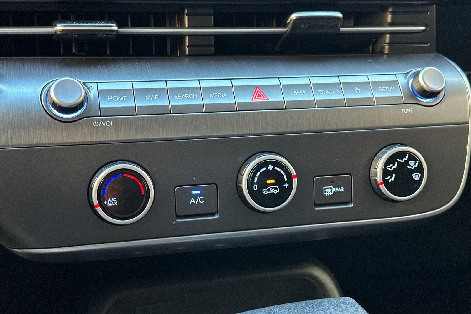 Used 2024 Hyundai Kona SE image 19