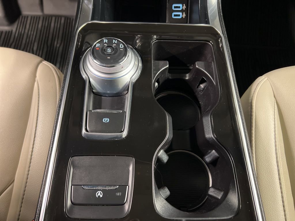 Certified 2019 Ford Edge Titanium w/ Cold Weather Package FWD image 15