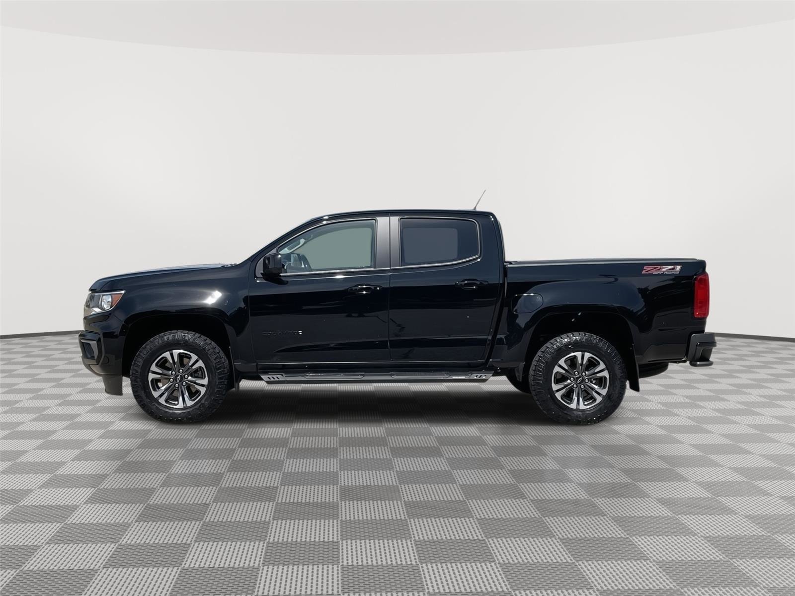 Used 2022 Chevrolet Colorado Z71 AWD/4WD image 2