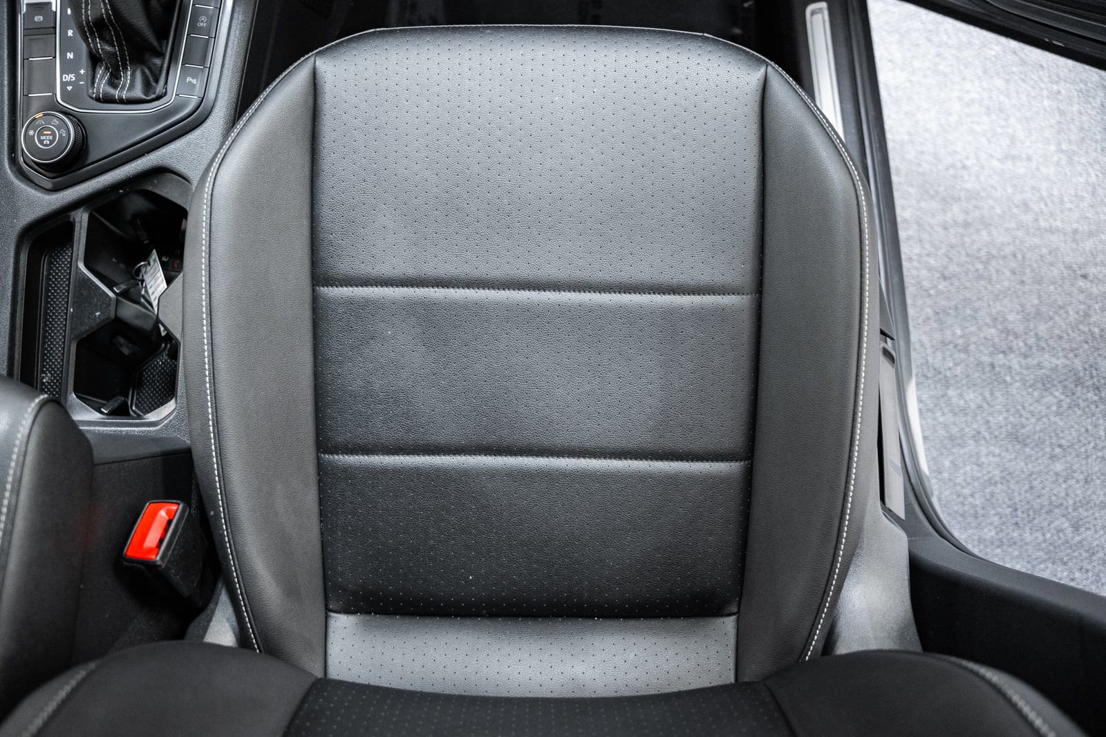 Used 2021 Volkswagen Tiguan SE R-Line image 33