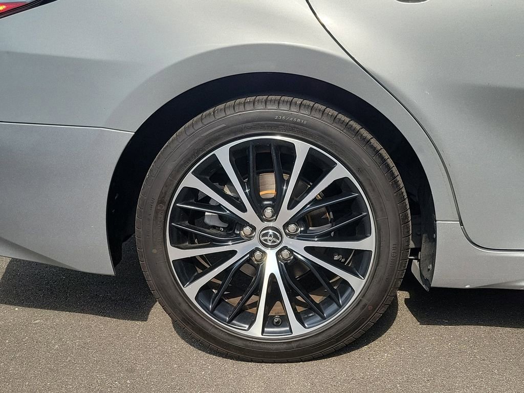 Used 2020 Toyota Camry SE FWD image 6