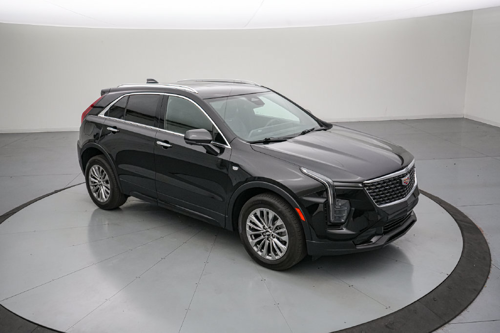 Used 2025 Cadillac XT4 Premium Luxury FWD image 2