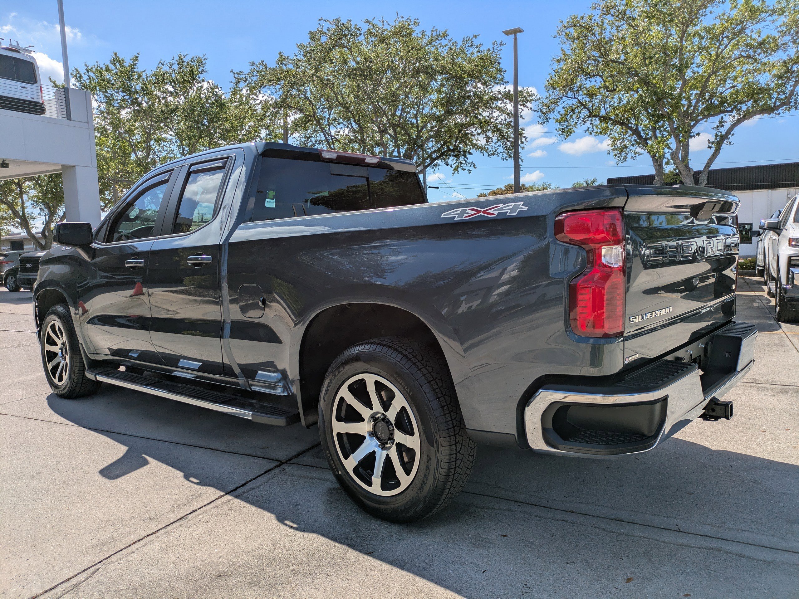 Used 2019 Chevrolet Silverado 1500 LT w/ All-Star Edition AWD/4WD image 6