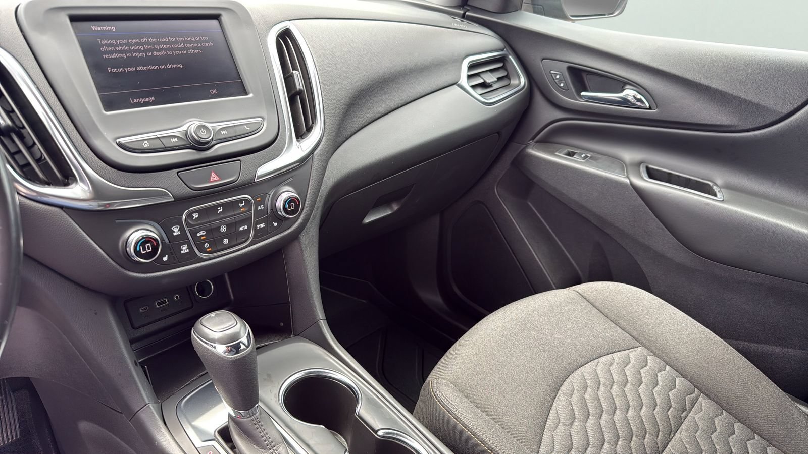 Used 2021 Chevrolet Equinox LT FWD image 19