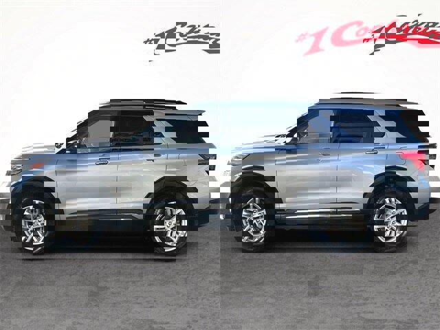 Certified 2022 Ford Explorer XLT w/ Equipment Group 202A image 2