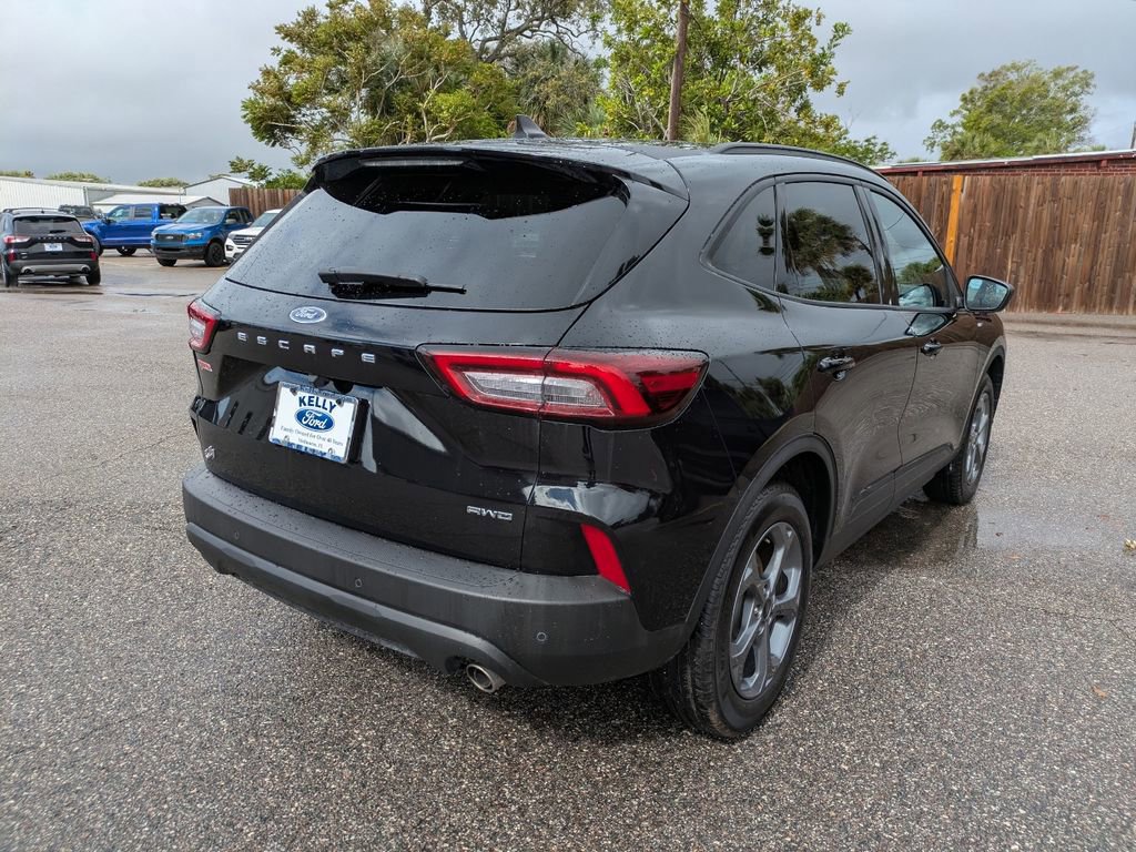 Certified 2025 Ford Escape ST-Line w/ Tech Pack #1 AWD/4WD image 6