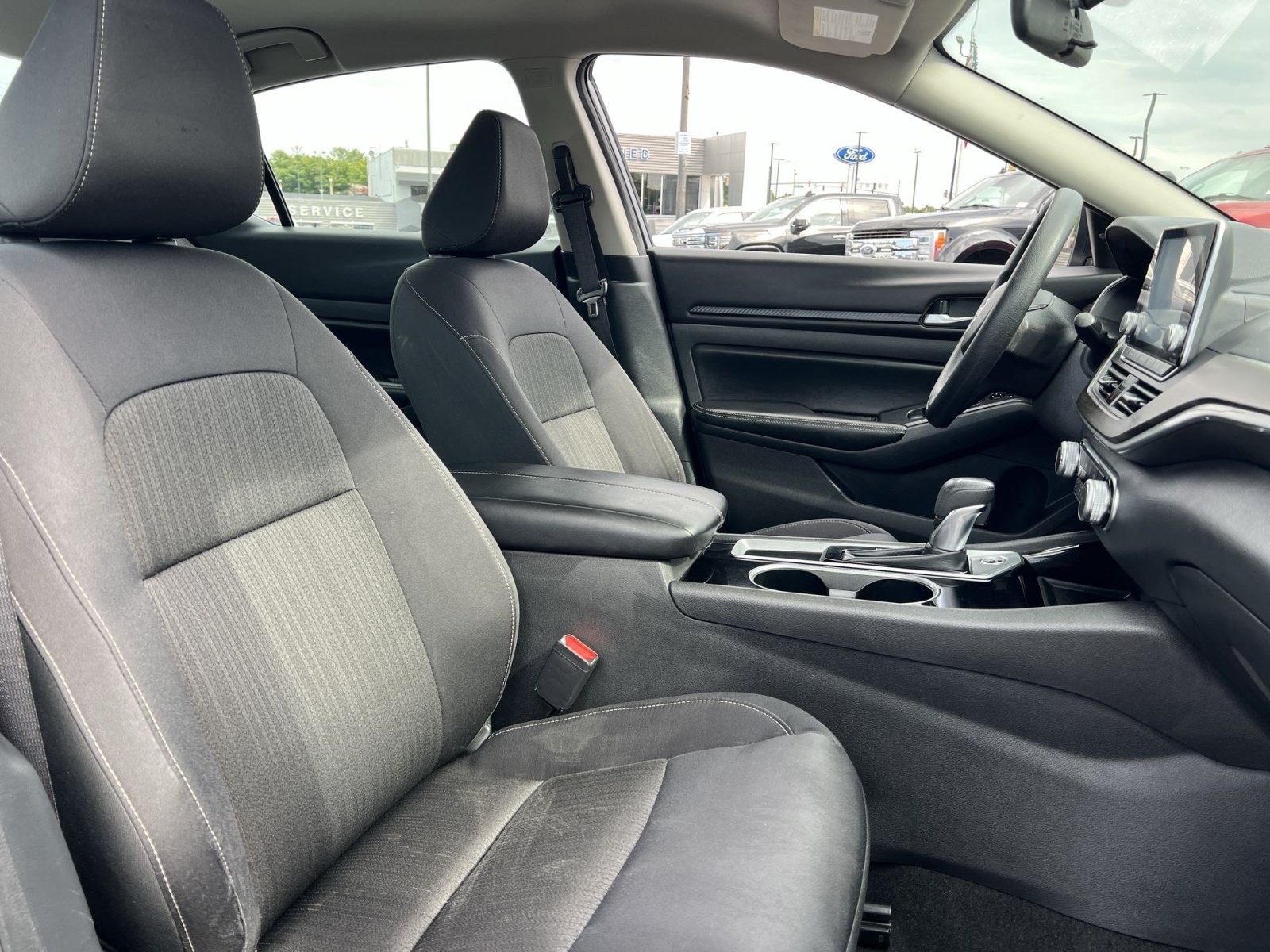 Used 2024 Nissan Altima 2.5 SV FWD image 25